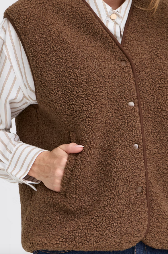 Wynne Vest